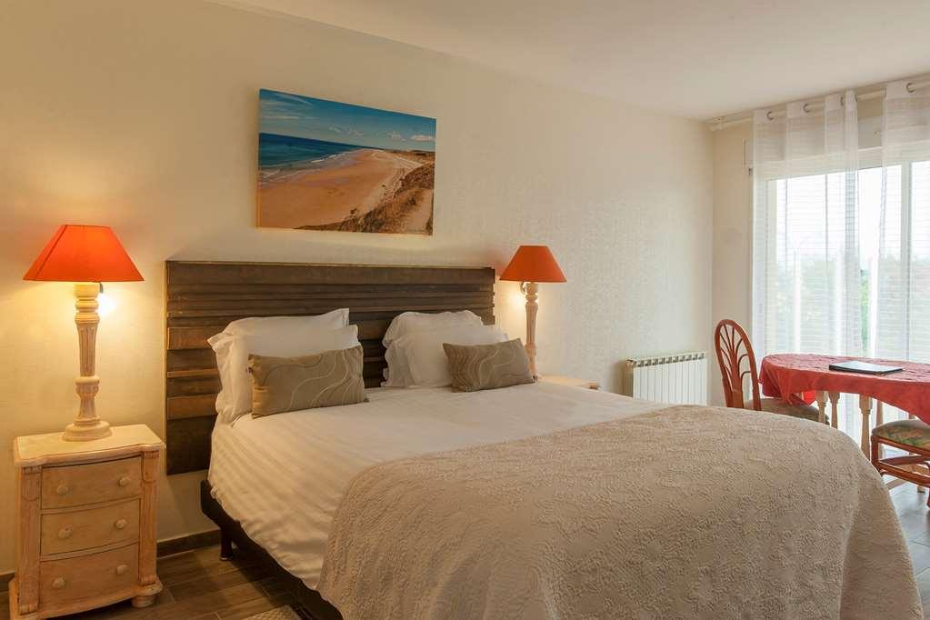 Manoir De La Roche Torin, The Originals Relais Hotel Courtils Room photo